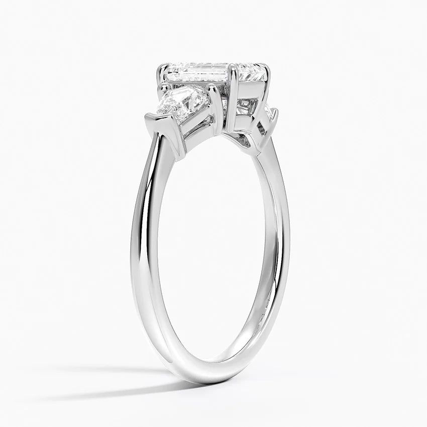 Каблучка з діамантами три камені Emerald Shield Cut