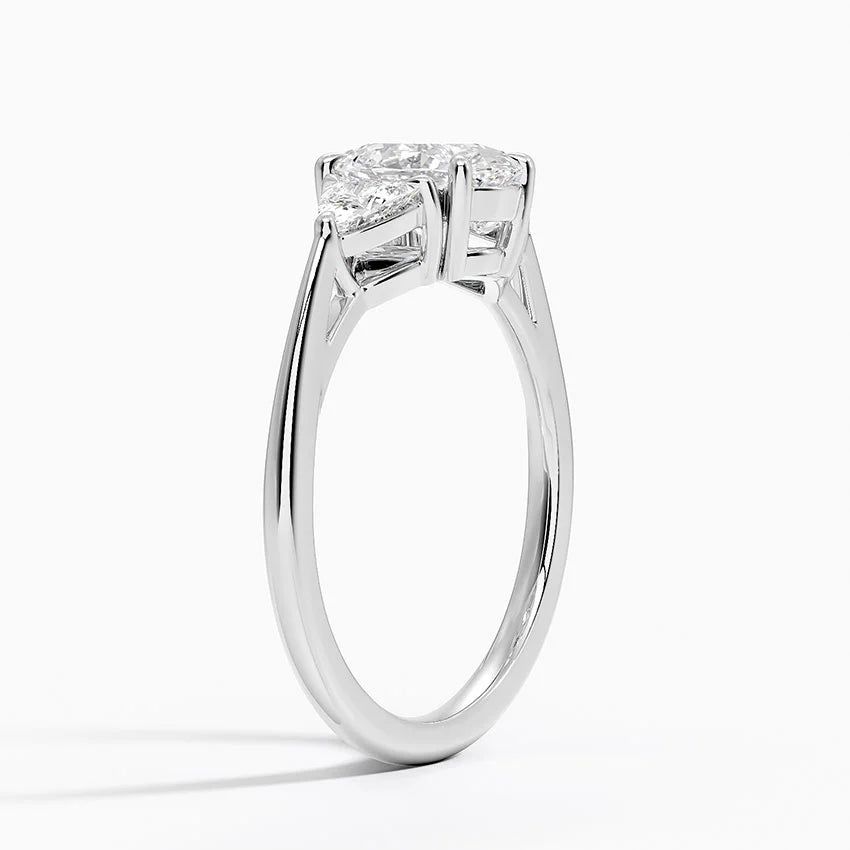 Каблучка з діамантами три камені Luxe Oval Trillion Cut
