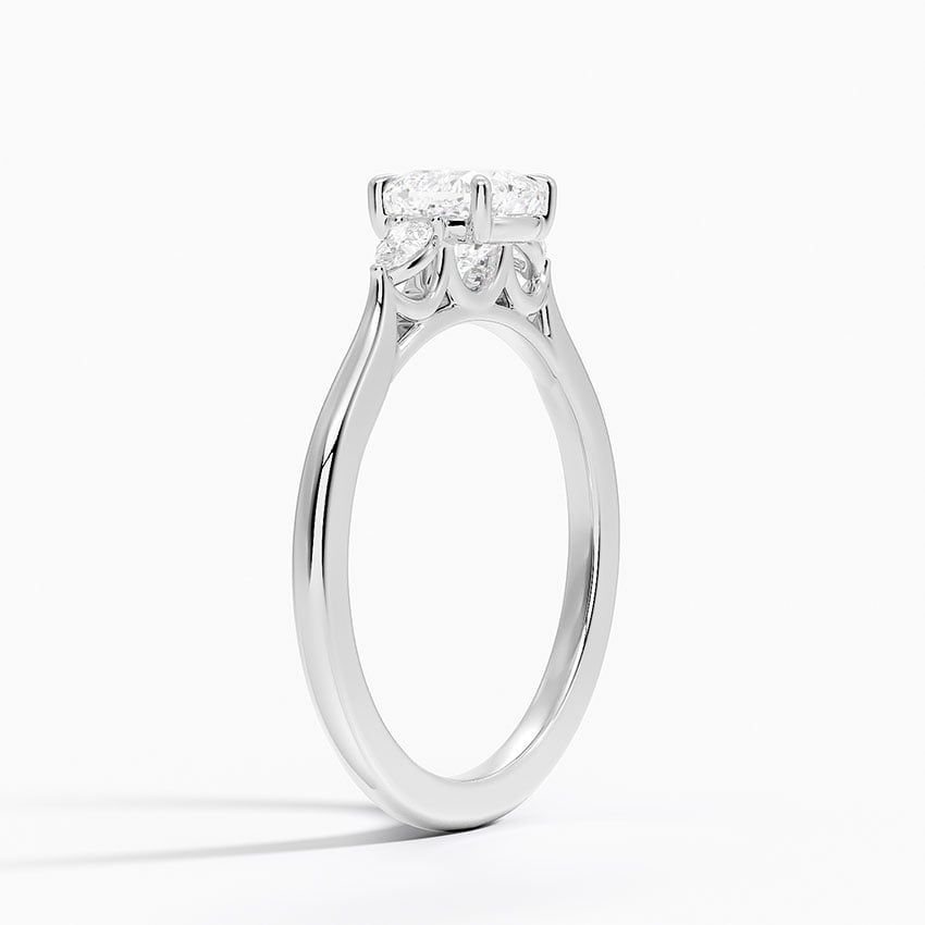 Каблучка з діамантами три камені Cushion Pear Cut