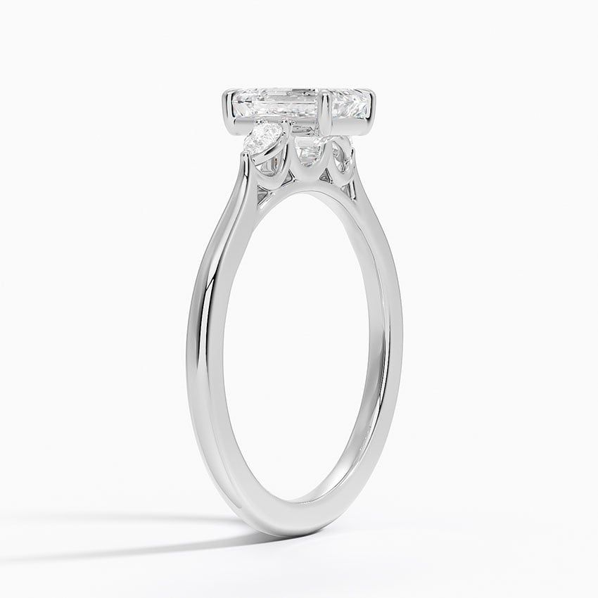 Каблучка з діамантами три камені Emerald Pear Cut